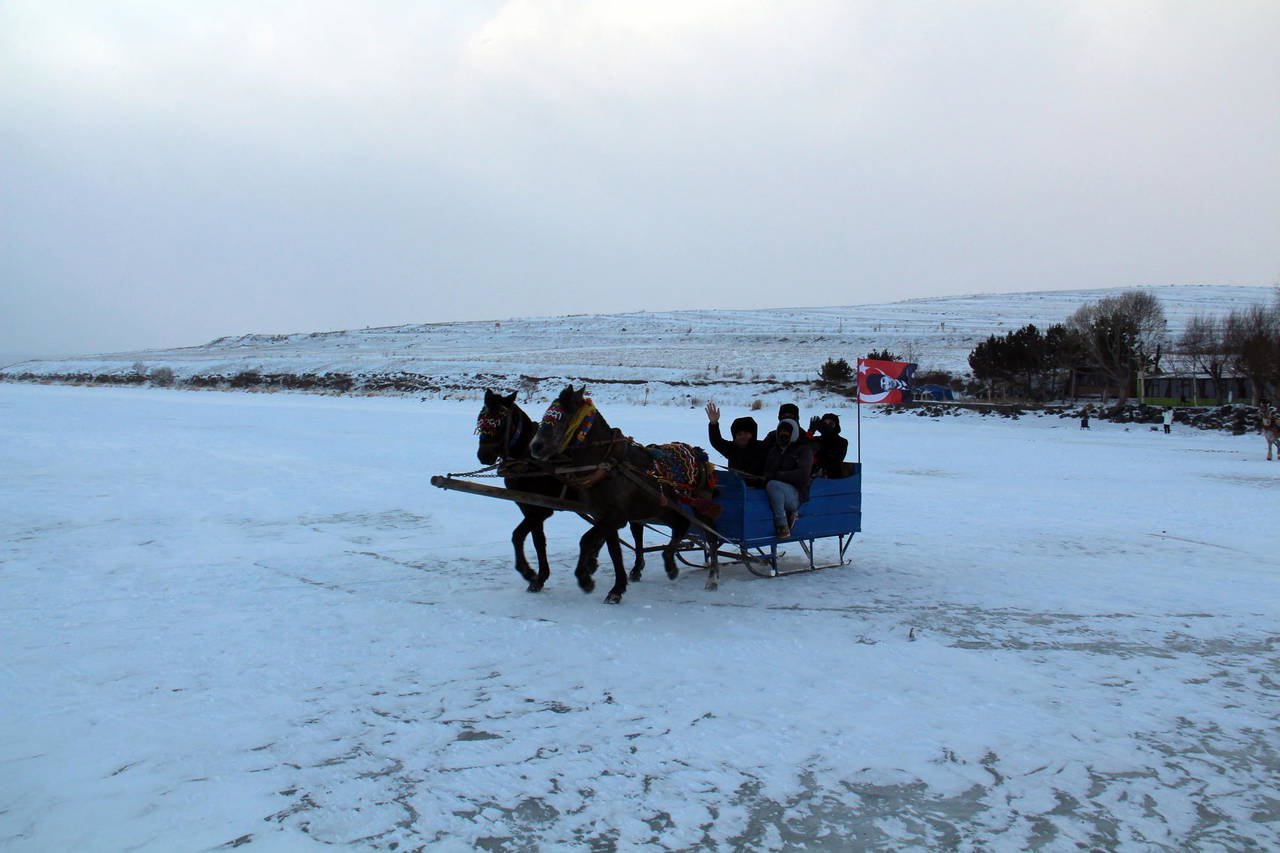 CHP'li belediye başkanları, Çıldır Gölü'nde tipiye tutuldu