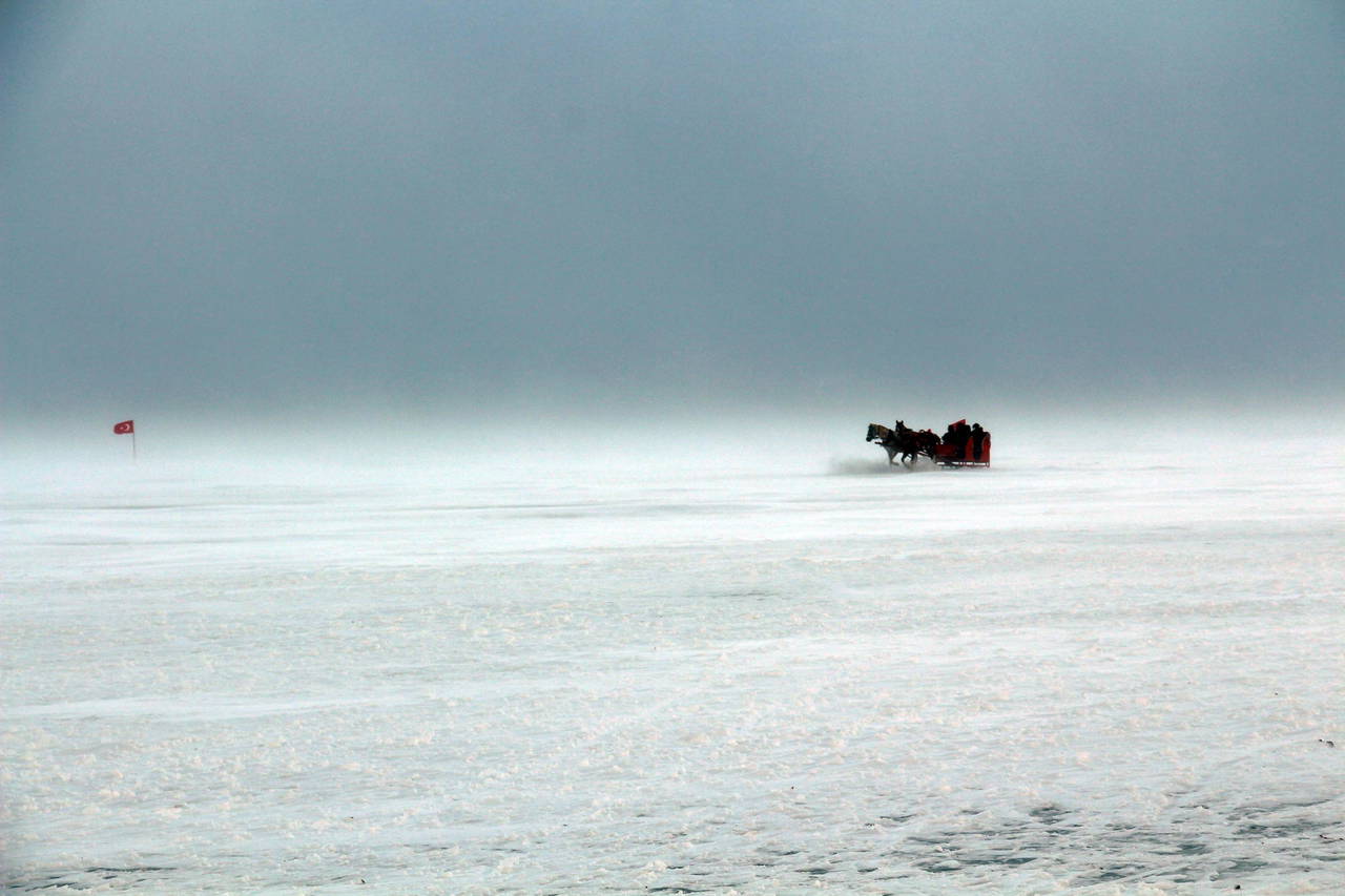 CHP'li belediye başkanları, Çıldır Gölü'nde tipiye tutuldu