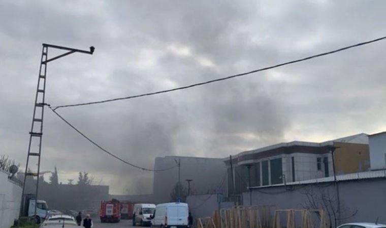 Pendik’te demir fabrikasında patlamanın ardından yangın çıktı