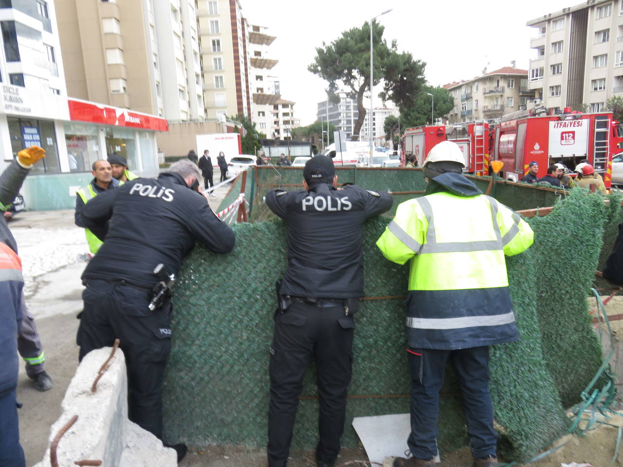 Metro inşaatında kullandığı iş makinesi ile birlikte 25 metreden düştü