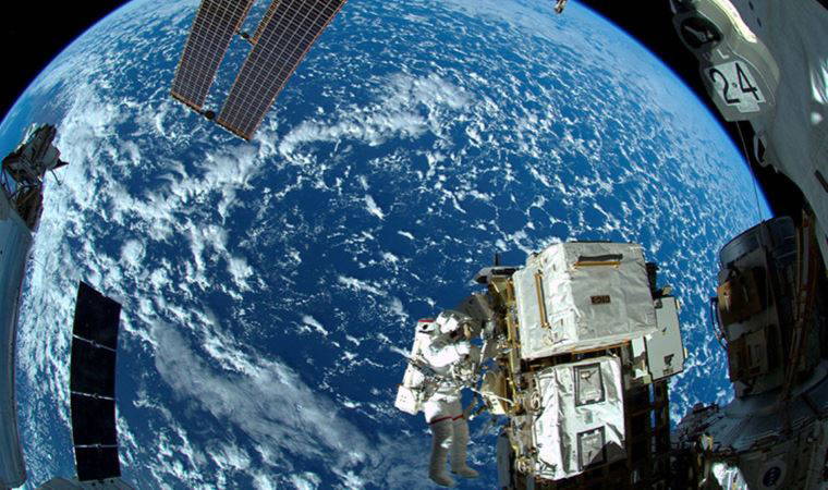 NASA Ay'a insan göndereceği roketi fırlatma sisteminde arızalanan ekipmanı onardı