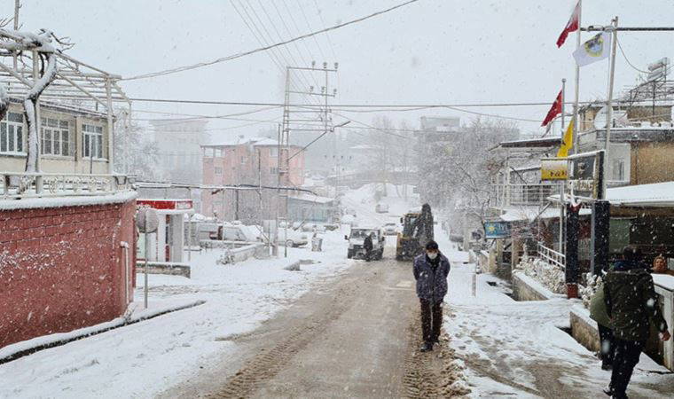 Meteoroloji uyarmıştı, kar yağışı hayatı felç etti