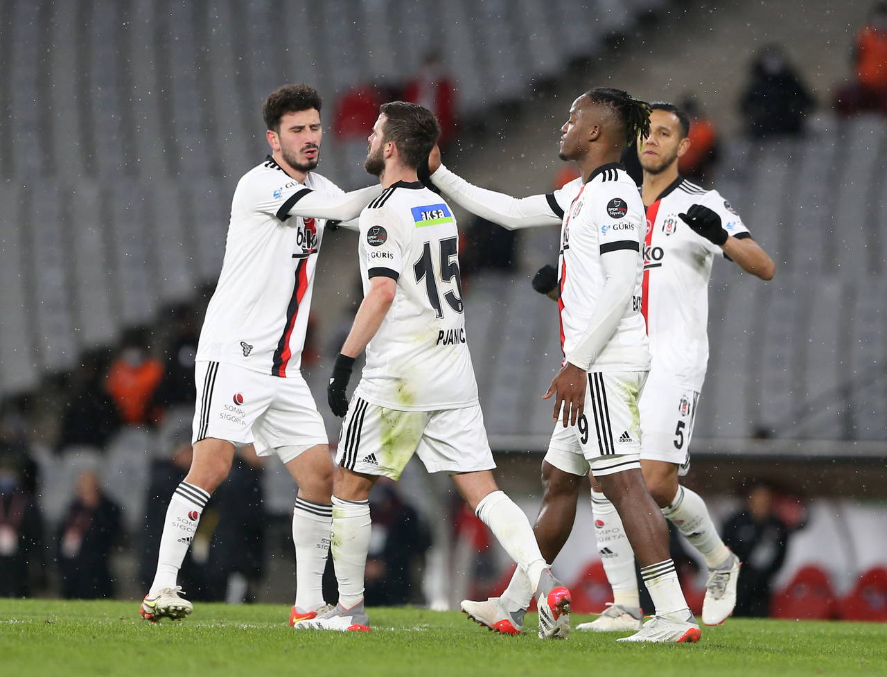 Beşiktaş, deplasmandan mutlu ayrıldı! Fatih Karagümrük 0-1 Beşiktaş