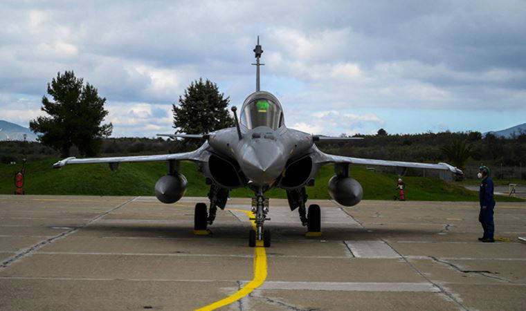 Fransa'nın 'Rafale' uçakları Yunanistan'a ulaştı