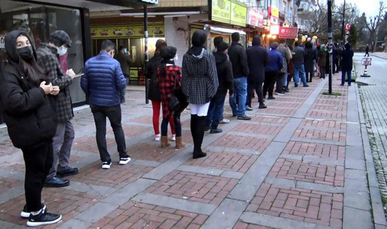 İstanbul'da nöbetçi eczane kuyruğu