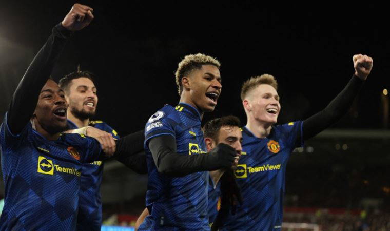 Manchester United deplasmanda 3 puanı 3 golle aldı