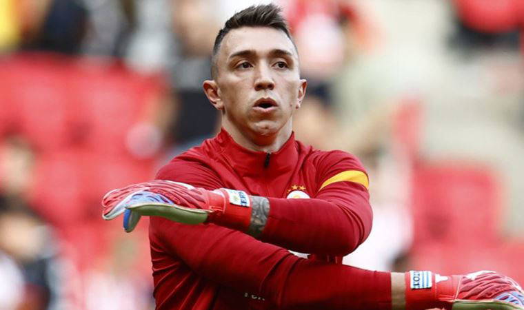 Galatasaray, Muslera'nın boşluğunu Steve Mandanda ile doldurmak istiyor