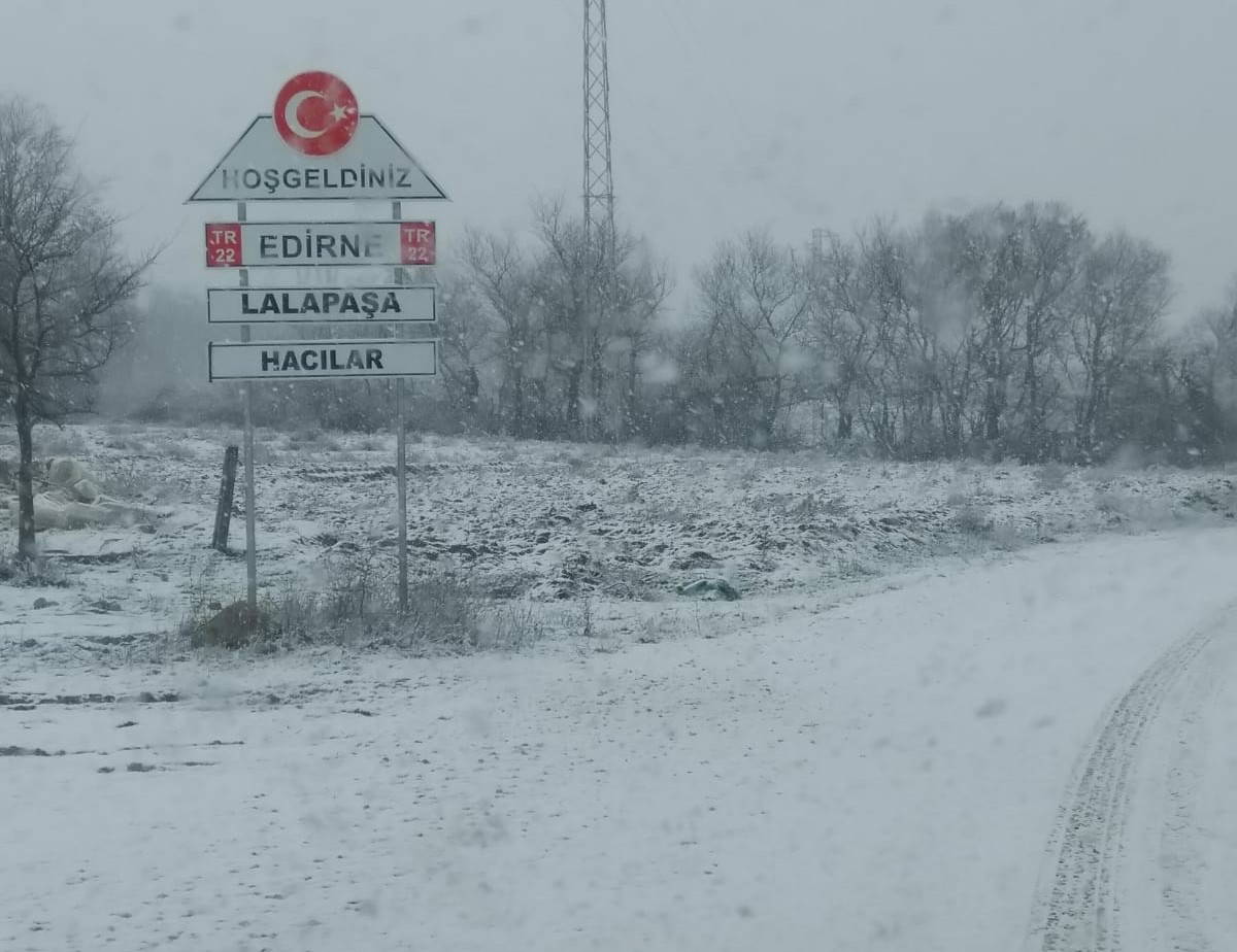 Kar İstanbul'un kapısına dayandı: Edirne kısa sürede beyaza büründü