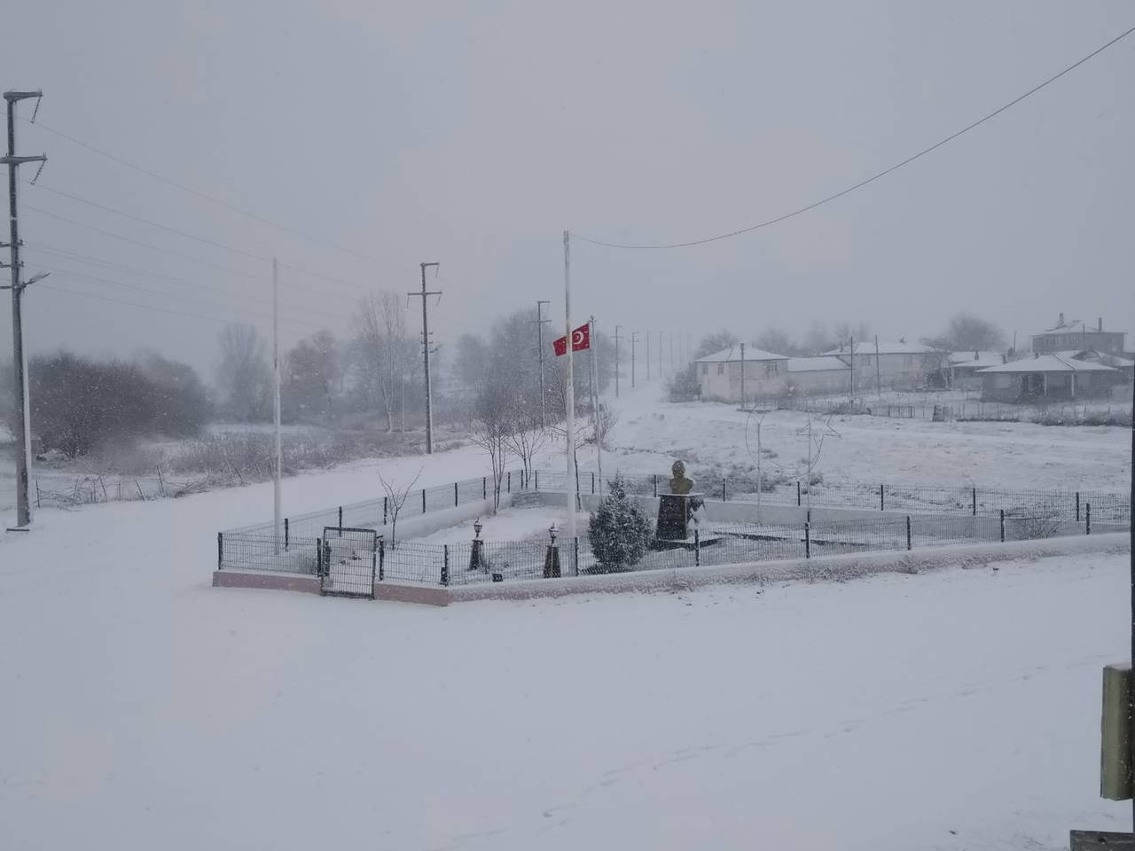 Kar İstanbul'un kapısına dayandı: Edirne kısa sürede beyaza büründü