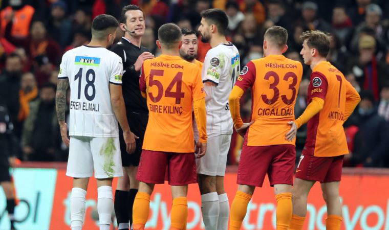 Galatasaray'ın penaltı beklediği pozisyon için eski hakemler ne dediler?