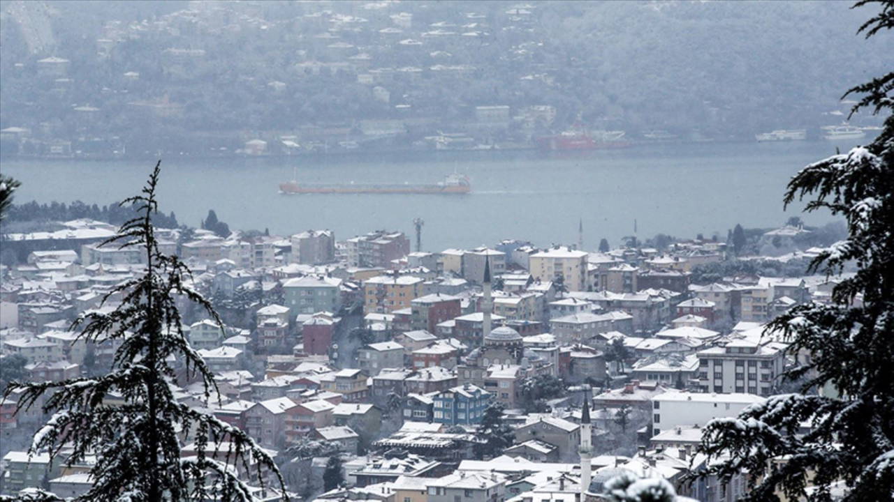 Görüş yarım milin altına düştü... İstanbul Boğazı'ndan gemi geçişleri askıya alındı