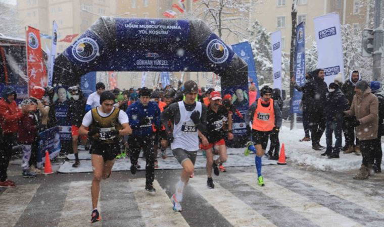 Karlar altında, soluk soluğa... 11. Uğur Mumcu'yu Anma Koşusu yapıldı