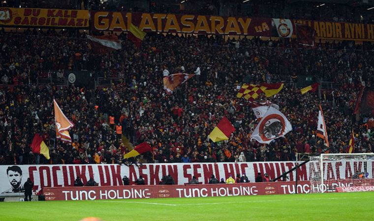 Galatasaray tribünlerinden tepki: Yönetim istifa