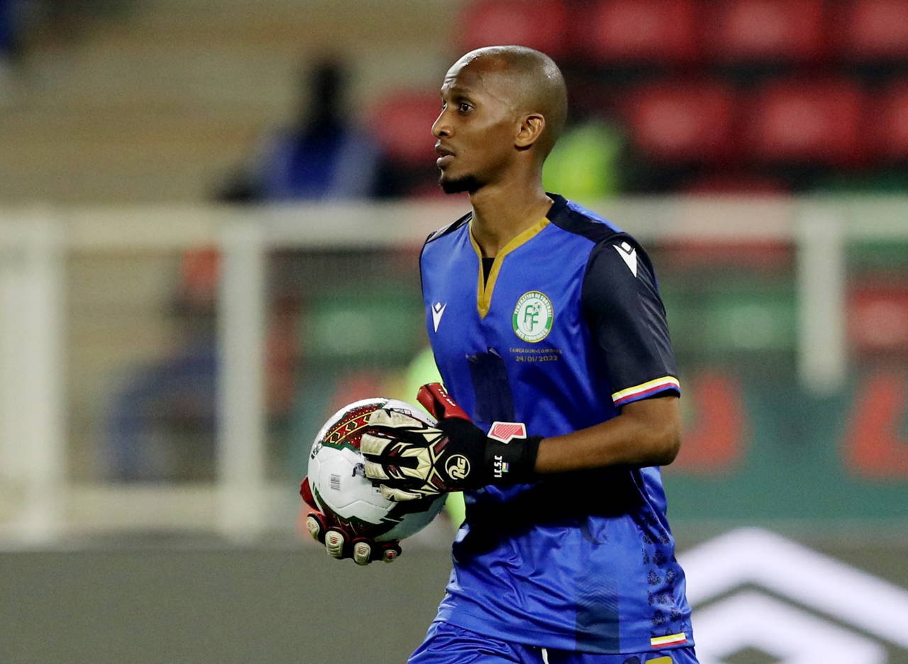 Afrika Uluslar Kupası'nda Komorlar, kalecisiz çıktığı maçta 10 kişi kalıp Kamerun'a elendi