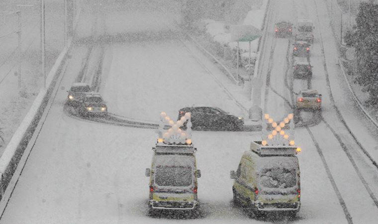 Yunanistan'da kar fırtınasında mahsur kalan sürücülere 2 bin Euro ödenecek