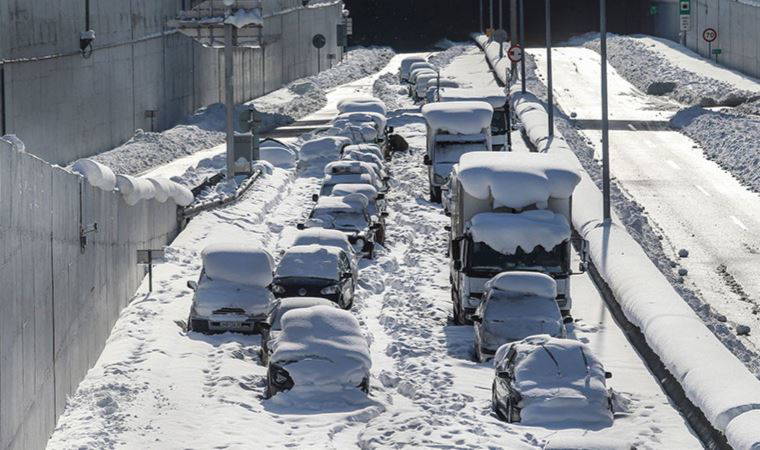 Yunanistan’da karda kapanan otoyolu işleten şirketin CEO'su istifa etti
