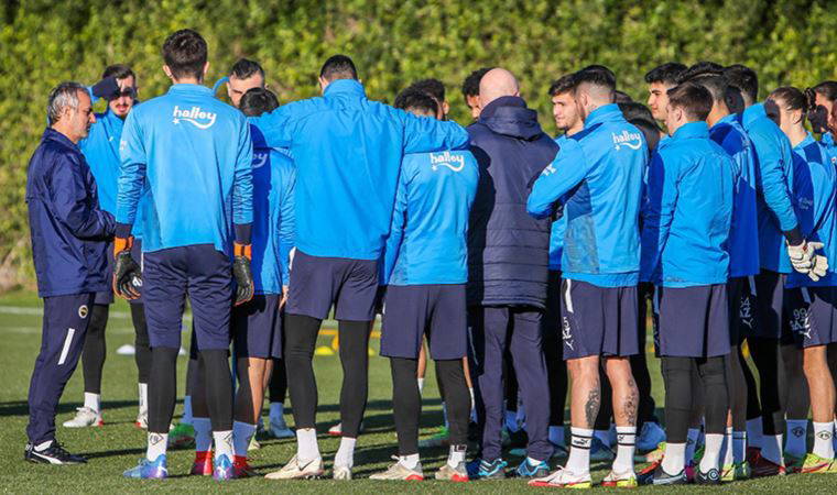 İsmail Kartal, genç oyuncularla yakından ilgilendi