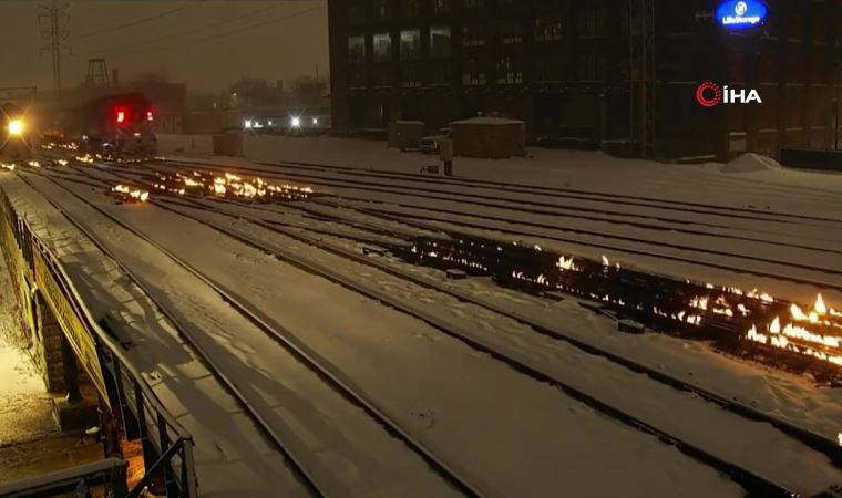 Chicago’da tren rayları ateşe verildi