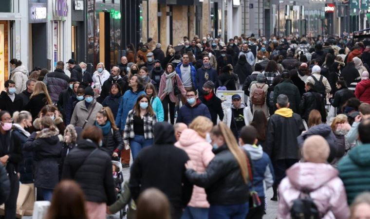 Bilim Kurulu Üyesi Özlü: 'Omicron' bağışıklığıyla salgının sonu gelebilir