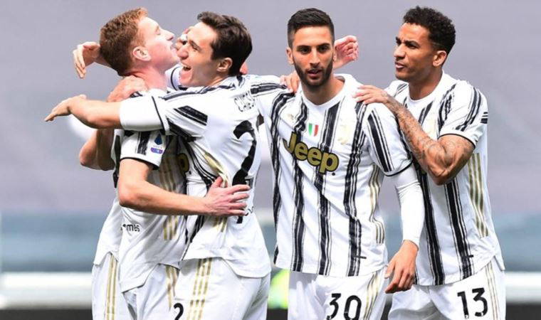 Juventus kulübü, iki futbolcusunu İngiltere'ye transfer etti