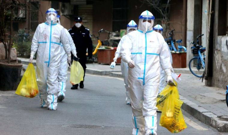 Covid-19: Çin'de geceyarısı karantina tesislerine götürülenler endişe yarattı