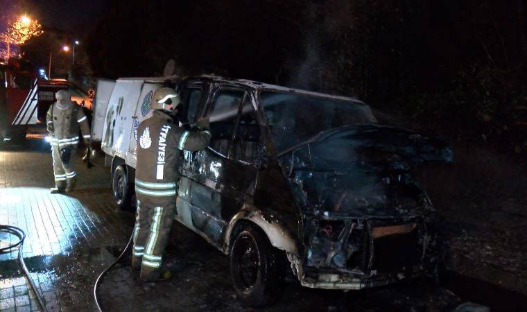 Bakırköy Belediyesi'ne ait bakıma muhtaç hayvanları toplama aracı yandı