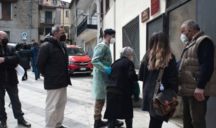 Covid: İtalya’da 50 yaş üzerine aşı zorunluluğu