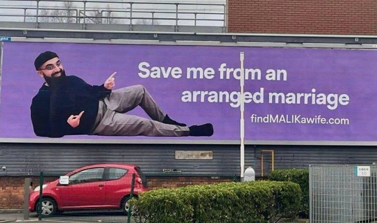 İngiltere'de bekar bir erkek eş bulma umuduyla bilboardlara ilan verdi
