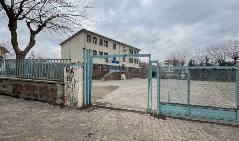 Hırsızlar okul bahçesinin kapısını çaldı