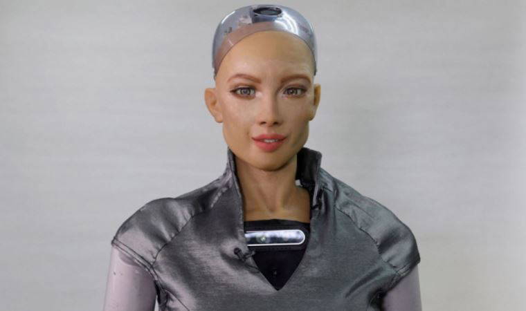 Aradığı aşkı bulamayınca, robotla evlendi: 'Kutuyu açtığımda nefesim kesildi'