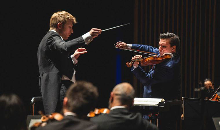 Sokak Kedisi konserde: Dikkat! Seyirciler arasında provokatör var!