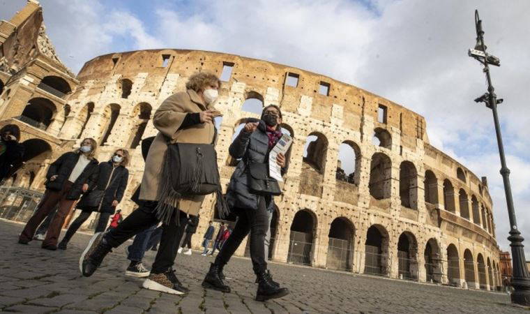 İtalya'da sağlıkçılar, aşı zorunluluğunu ihlal cezasını düşük buldu: 'Hayatımızın bedeli 100 Euro!'