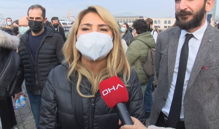 Sokak hayvanları için Kadıköy Rıhtım'da eylem