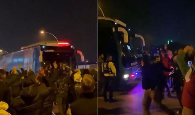 Bursaspor taraftarı isyan etti: Takım otobüsünün önünü kestiler