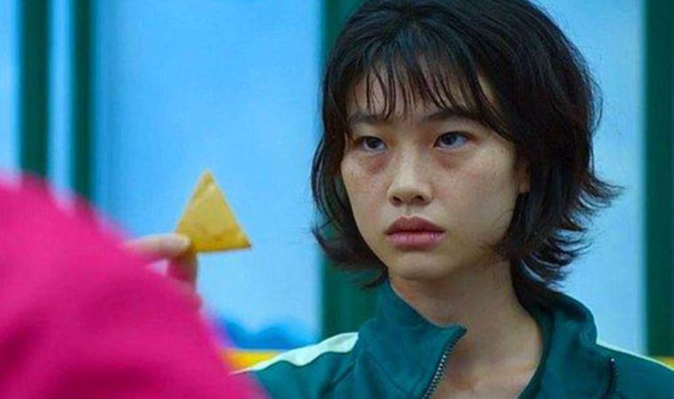 Squid Game'in yıldızı Hoyeon Jung, Vogue dergisine tek başına kapak olan ilk Koreli oldu