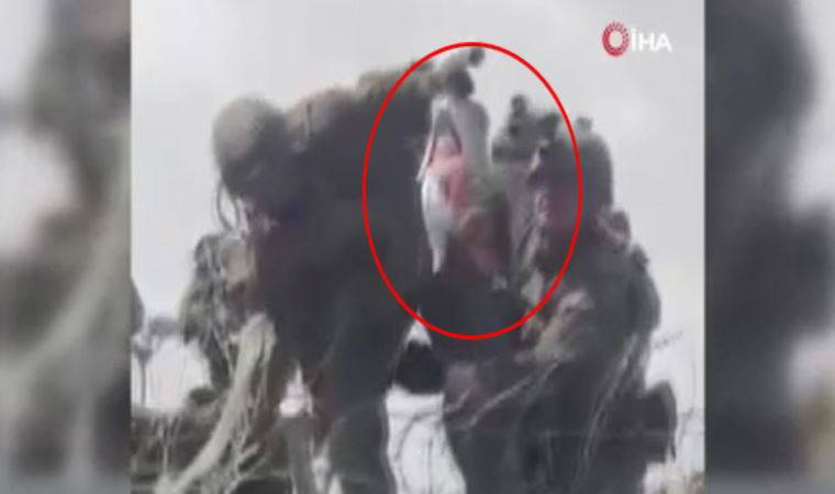 Afganistan'daki tahliyeler esnasında kaybolan bir bebek aylar sonra ailesine kavuştu