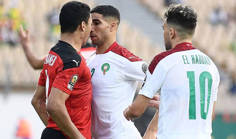 Mısır-Fas maçında gergin anlar! Mostafa Mohamed ve Achraf Hakimi birbirine girdi