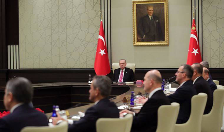 Kulislerde hareketli gece: Kabine ve bir kurumda değişim iddiası