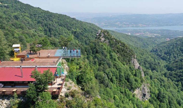 Sapanca Gölü manzaralı cam teras doğa turizminin çekim merkezi oldu