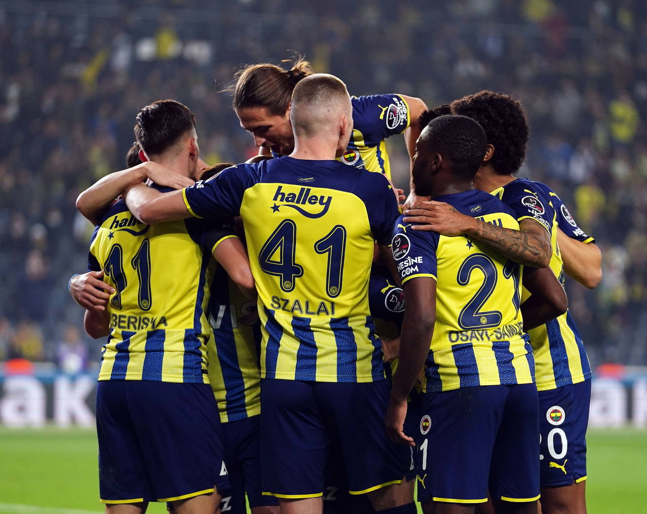 Fenerbahçe geçen sezonun gerisinde