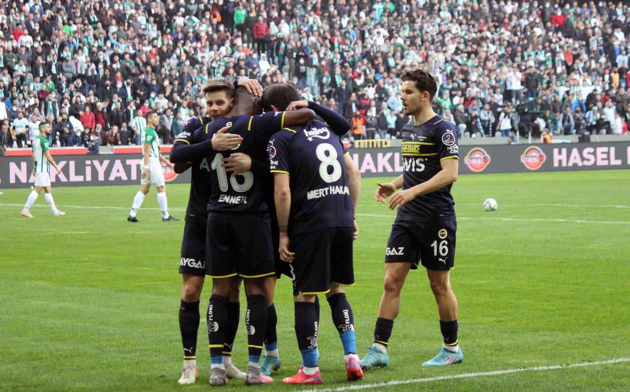 Fenerbahçe geçen sezonun gerisinde