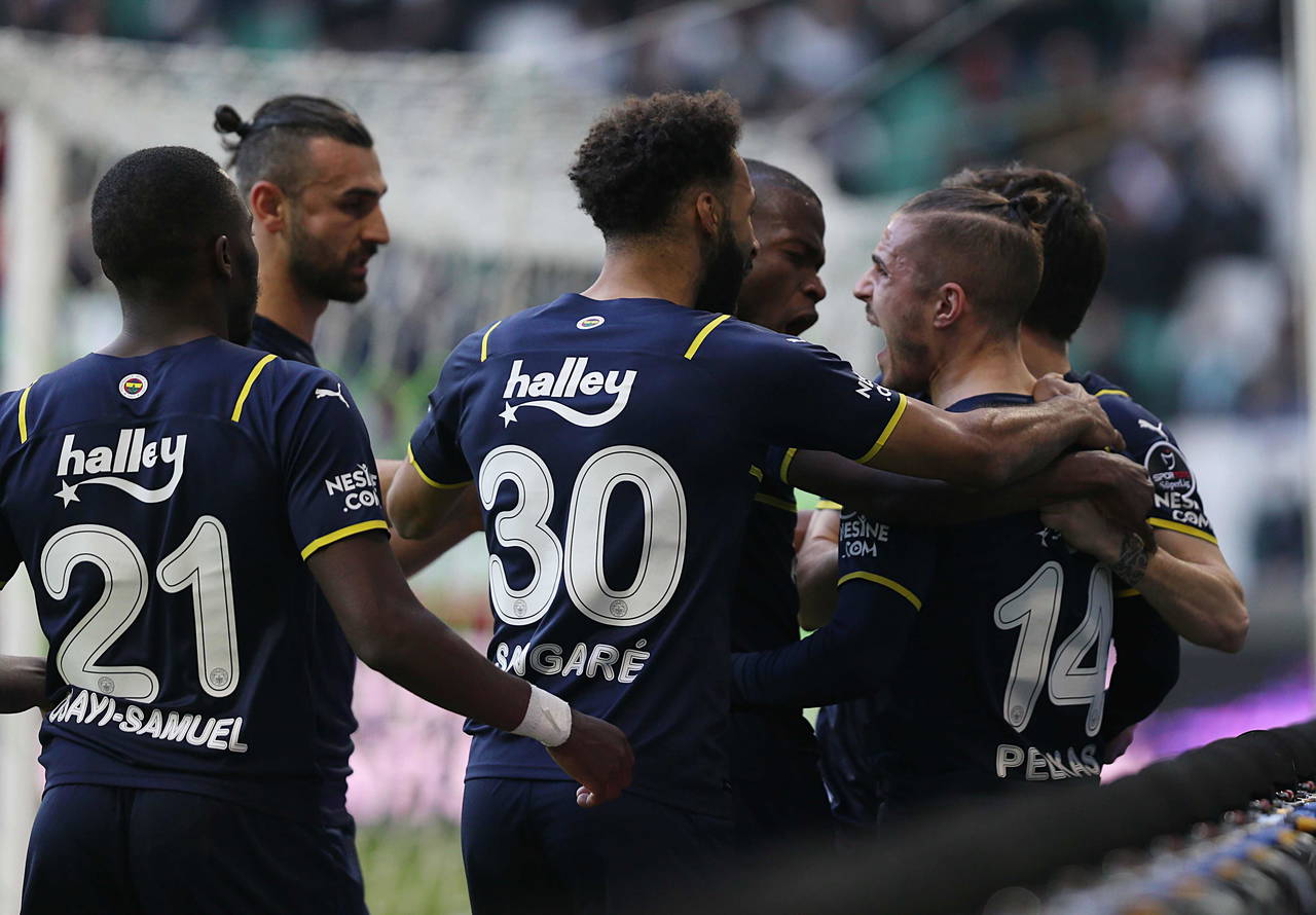 Fenerbahçe geçen sezonun gerisinde
