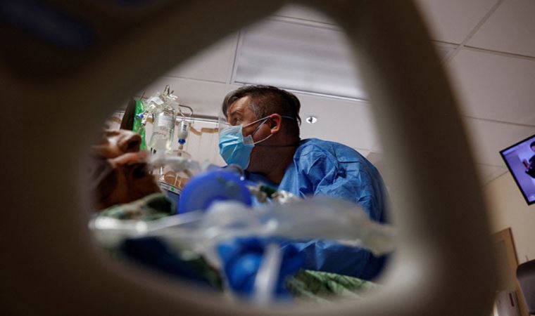 ABD'de Covid-19 ölümleri 1 milyona dayandı