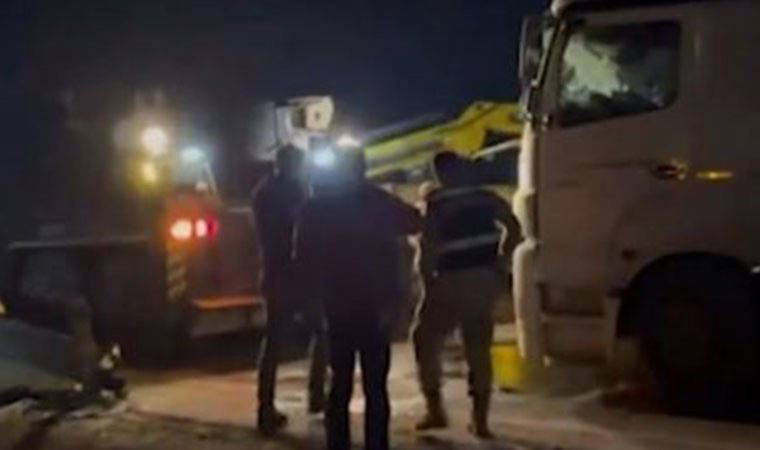 Yolda korku dolu anlar: Petrol yüklü TIR devrilince...