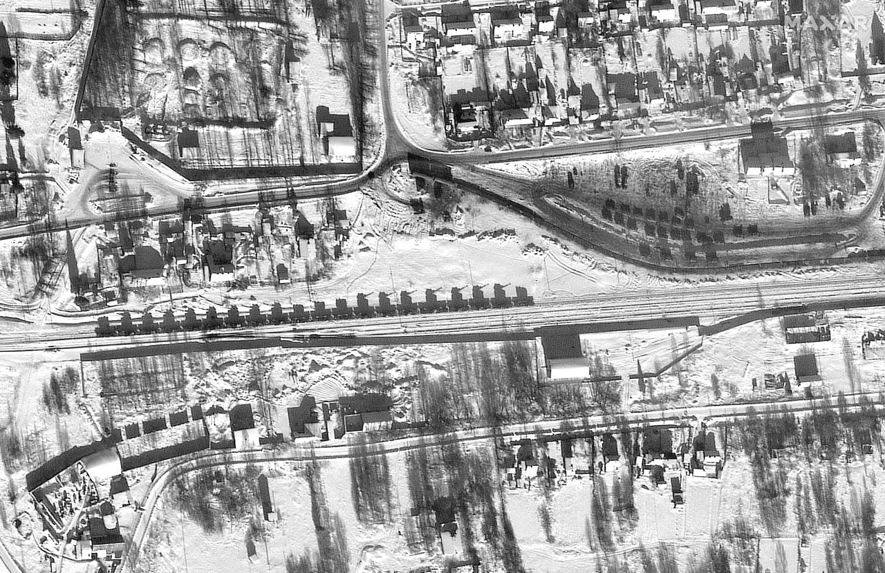 Uydu görüntüleri paylaşıldı: Ukrayna sınırında askeri hareketlilik