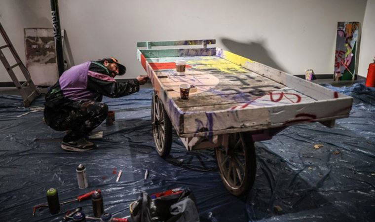Grafiti sanatçılarından 'hurdalarla' geri dönüşüm mesajı