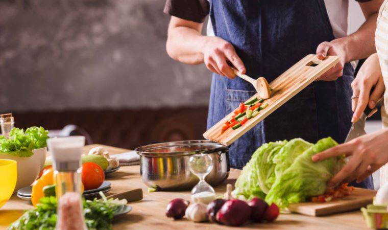 Uzman diyetisyen açıkladı: Günlük beslenme nasıl yapılmalı?