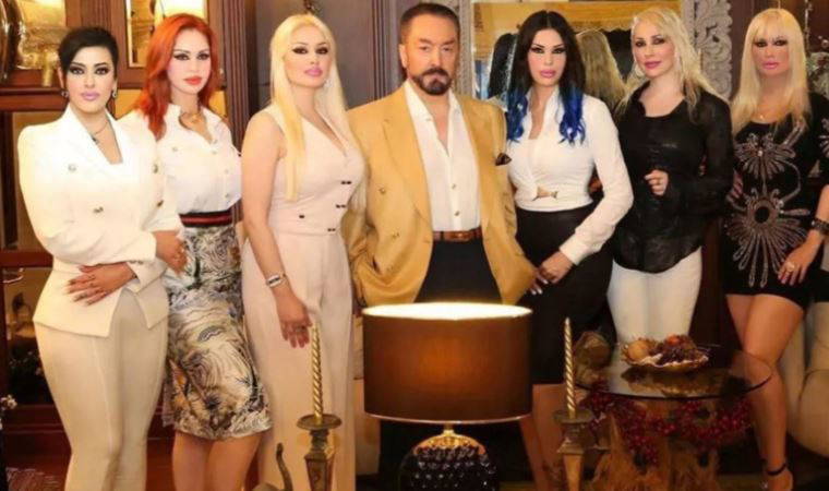 Adnan Oktarcılar nasıl mesaj veriyor?