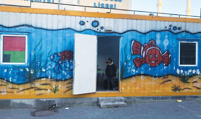 Vahim tablo: Esenyurt'ta 7 yaşındaki mültecilere konteyner sınıfta eğitim