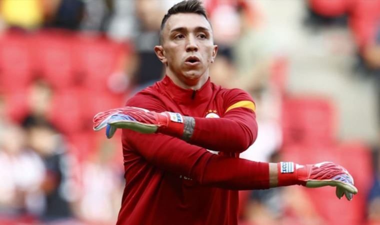 Sivasspor maçında sakatlanan Muslera, Avrupa Ligi maçlarına yetiştirilmeye çalışılıyor